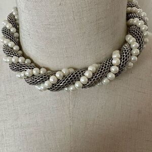 Silver tone and faux pearl mesh twisted choker necklace